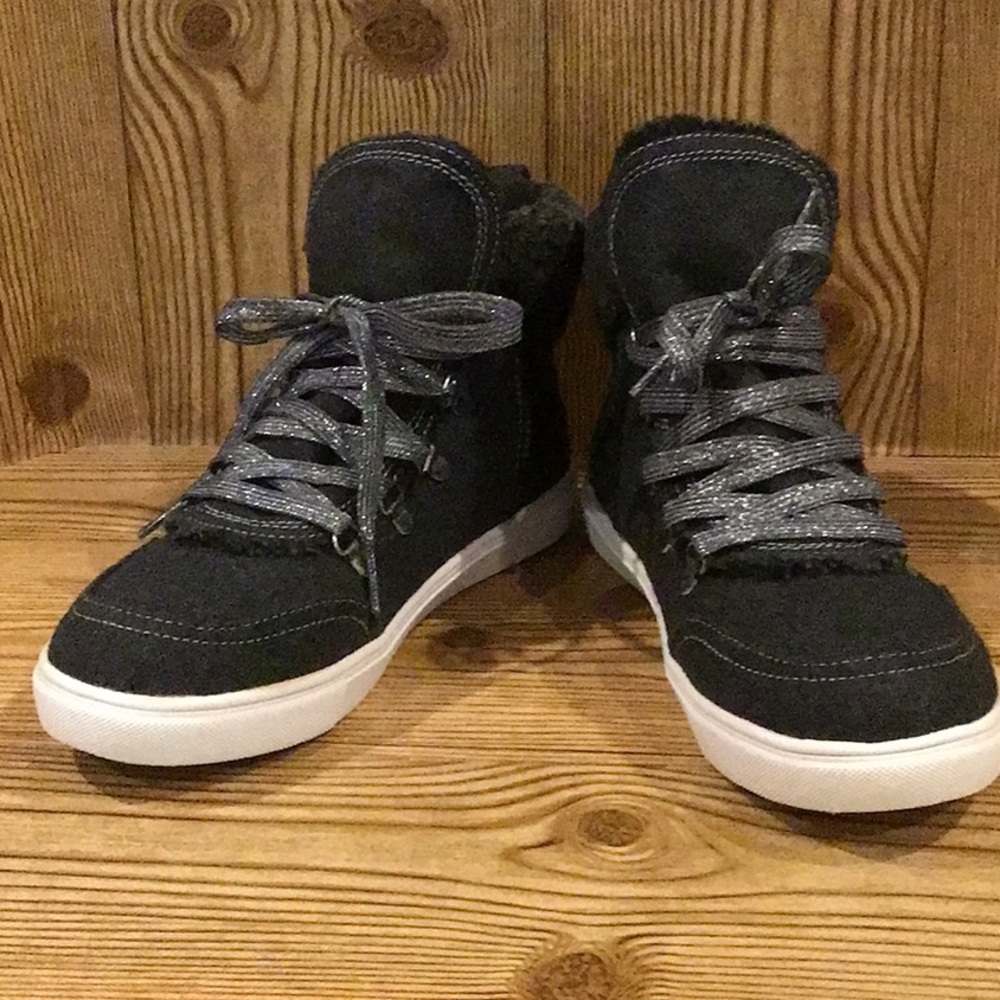 NWT Sz. 9 Jellypop “Antarctic” Charcoal Felt Boots with Sparkling Laces
